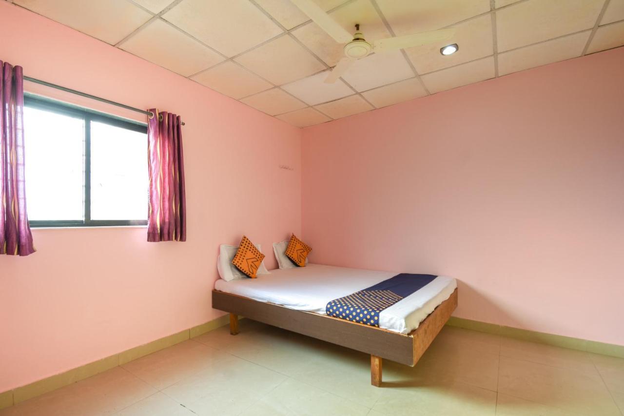 Spot On 65135 Hotel Suvarna Samrat Lodge Khamshet Dış mekan fotoğraf