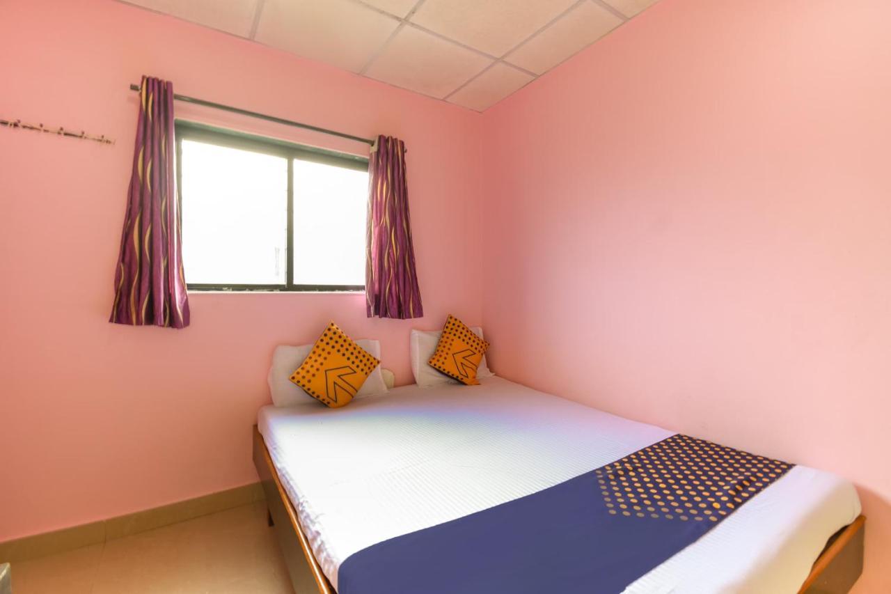 Spot On 65135 Hotel Suvarna Samrat Lodge Khamshet Dış mekan fotoğraf