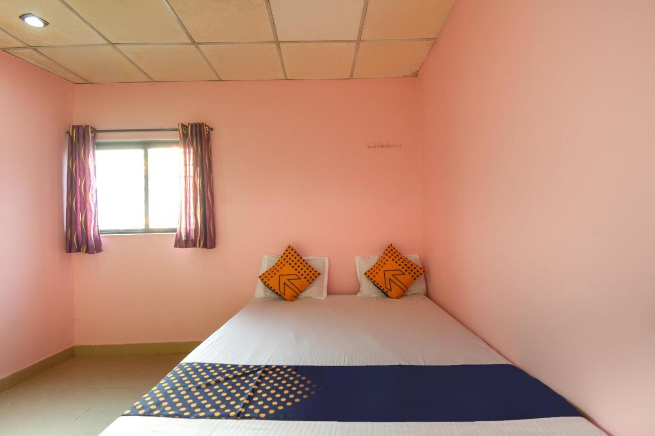 Spot On 65135 Hotel Suvarna Samrat Lodge Khamshet Dış mekan fotoğraf