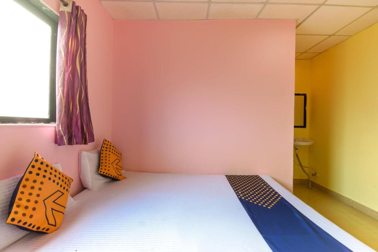 Spot On 65135 Hotel Suvarna Samrat Lodge Khamshet Dış mekan fotoğraf