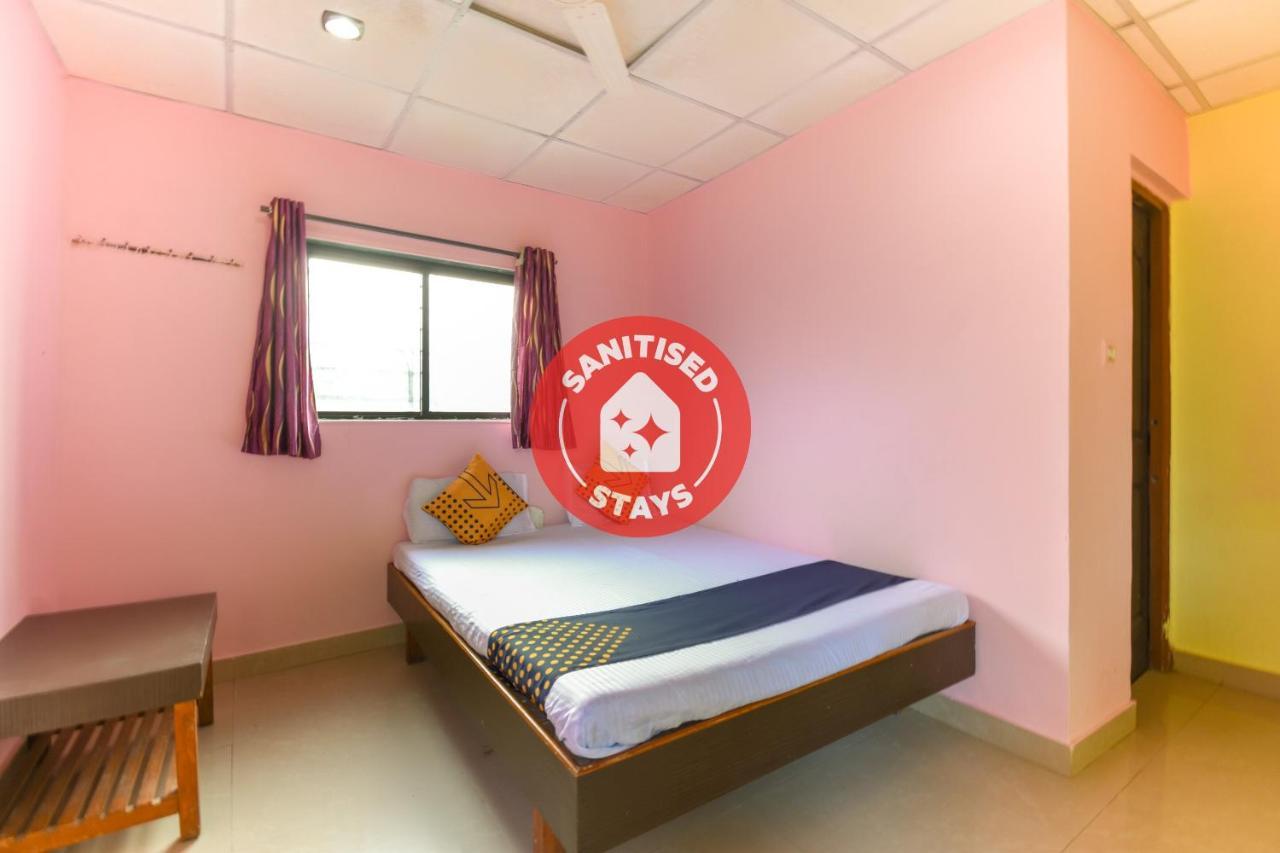 Spot On 65135 Hotel Suvarna Samrat Lodge Khamshet Dış mekan fotoğraf
