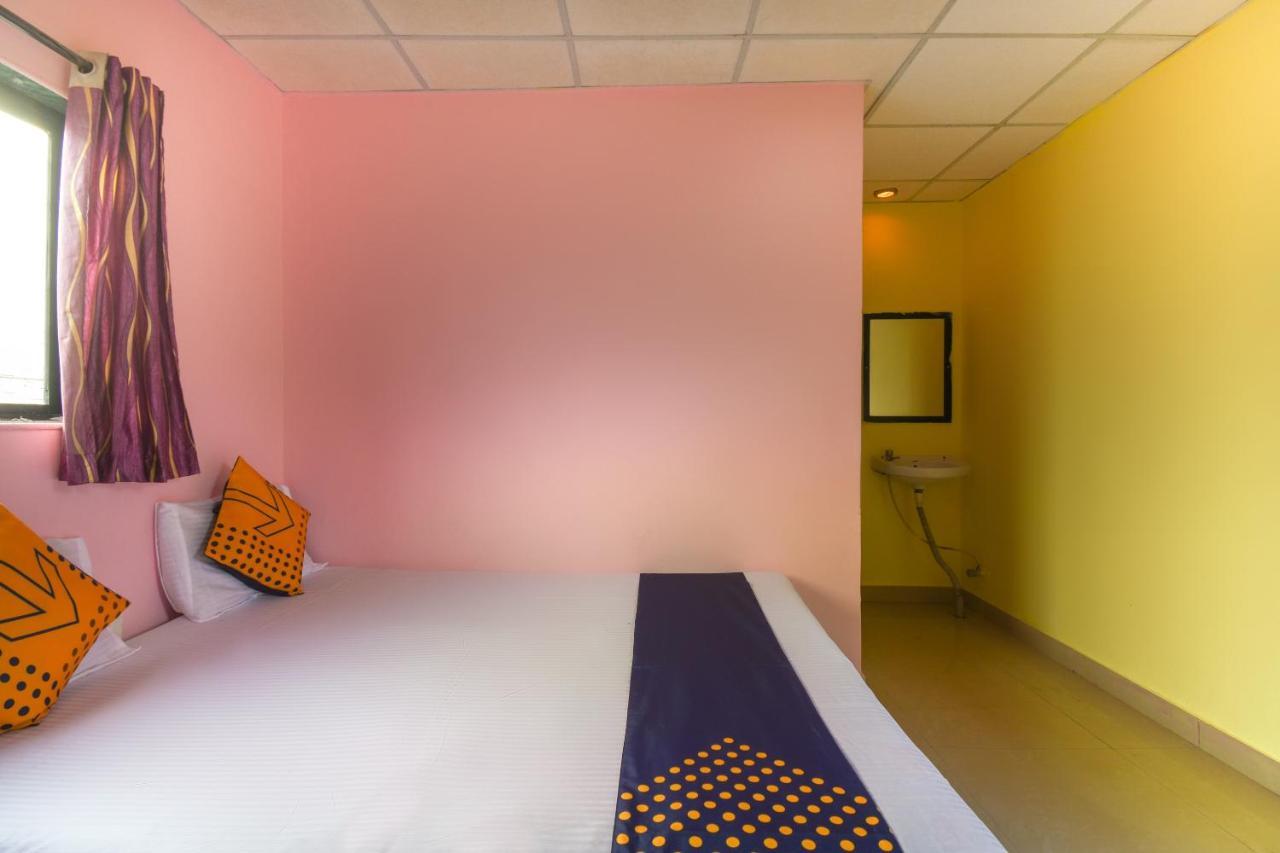 Spot On 65135 Hotel Suvarna Samrat Lodge Khamshet Dış mekan fotoğraf